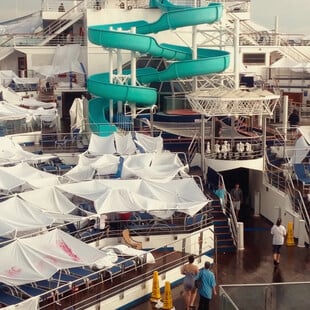 Η «poop cruise» ήταν ένα πλωτό φιάσκο που έγινε ντοκιμαντέρ στο Netflix