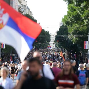 Σερβία: Δεκάδες χιλιάδες διαδήλωσαν στην «καρδιά» του Βελιγραδίου - «Είμαστε εδώ γιατί δεν αντέχουμε άλλο»