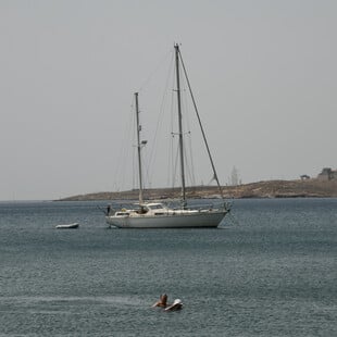 Σύλληψη 26χρονου για τον βιασμό λουόμενης σε παραλία του Λαυρίου
