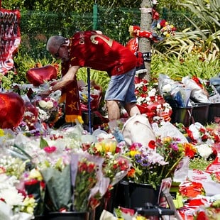 «Ένα πραγματικά ξεχωριστό άτομο»: Η Λίβερπουλ και ο προπονητής του αποχαιρετούν τον Ντιόγκο Ζότα