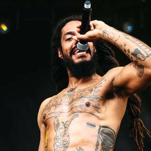 Μετά τους Bob Vylan στο Glastonbury, το BBC σταματά τις ζωντανές μεταδόσεις «υψηλού κινδύνου»