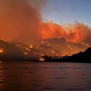 Meteo για τις φωτιές σε Ιεράπετρα και Βουρβουρού: Οι δύο όψεις του ίδιου φαινομένου