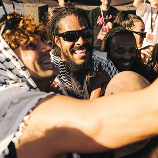 Bob Vylan: Μετά το Glastonbury, στο Release Athens – Το μήνυμά τους στο ελληνικό κοινό