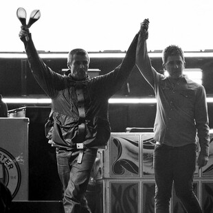 Oasis: Η μεγάλη επιστροφή ως ύμνος στη βρετανική μουσική - Η αγκαλιά των αδελφών Γκάλαχερ επί σκηνής