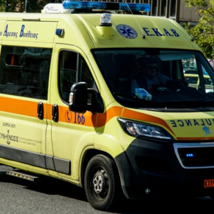 Σοβαρό τροχαίο με μηχανή στη Θεσσαλονίκη – Στο νοσοκομείο δύο τραυματίες
