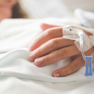 Λευκάδα: Με εκτεταμένη εγκεφαλική αιμορραγία 24χρονη που κατέρρευσε όταν δέχθηκε πρόταση γάμου