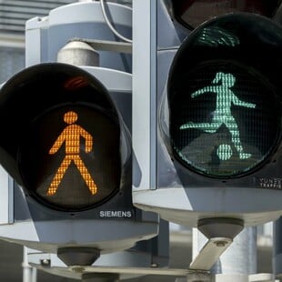 Η Βασιλεία αλλάζει τα φανάρια της προς τιμήν του Euro Γυναικών