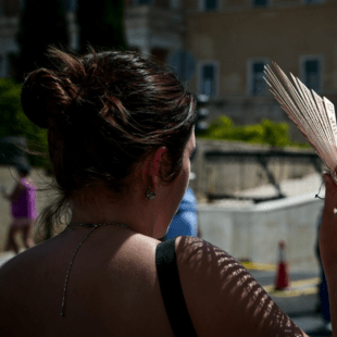 Καύσωνας: Οδηγίες προστασίας για τις ευάλωτες ομάδες πληθυσμού από τον Ελληνικό Ερυθρό Σταυρό 