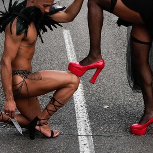 Ο αγώνας με ψηλοτάκουνα στο Μαδρίτη Pride: Το «Carrera de Tacones» είναι θεσμός και προσελκύει πλήθη θεατών