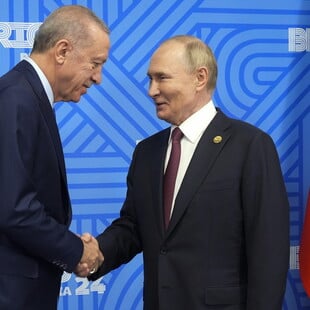 Η Τουρκία εξακολουθεί να επιθυμεί να ενταχθεί στις χώρες BRICS, ενώ προσποιείται ότι είναι σύμμαχος του ΝΑΤΟ