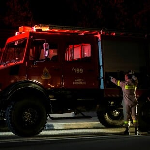 Φωτιά τώρα στα Άνω Λιόσια κοντά στον Προαστιακό