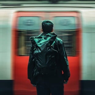 Ξαναζώντας την πιο τραυματική στιγμή της ζωής μου μέσα από το νέο ντοκιμαντέρ του Netflix ‘Αttack on London: hunting the 7/7 bombers’ 