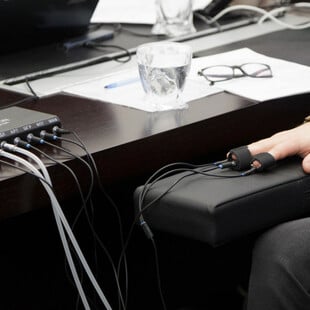 FBI: Στον ανιχνευτή ψεύδους όσοι πράκτορες μιλούν αρνητικά για τον διευθυντή