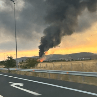 Φωτιά στην Αλεξανδρούπολη: Μαίνεται η πυρκαγιά στο εργοστάσιο ανακύκλωσης 