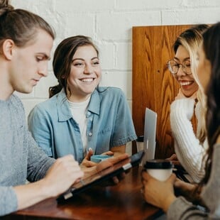 Η Gen Z «διψά» για συμβουλές καριέρας αλλά υπάρχει ένα πρόβλημα