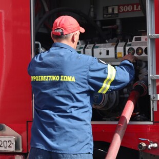 Φωτιά σε κατάστημα ελαστικών στην Μιχαλακοπούλου - Διακοπή κυκλοφορίας