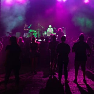 Amvrakia Music Festival: Tο καλοκαιρινό μυστικό που δεν θα θες να κρατήσεις για σένα