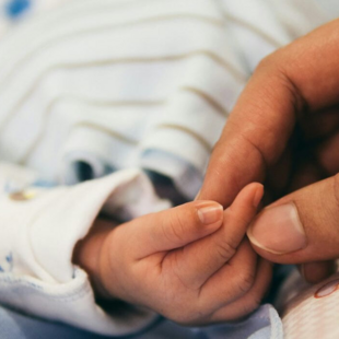 Χαλκιδική: Από ξηρό καρπό πνίγηκε το 15 μηνών βρέφος