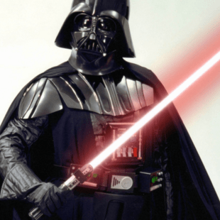 Star Wars: Σε δημοπρασία το εμβληματικό φωτόσπαθο του Darth Vader 