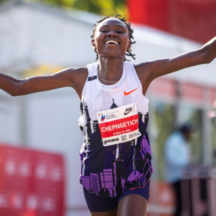 Η κάτοχος του παγκόσμιου ρεκόρ στον μαραθώνιο βρέθηκε θετική σε απαγορευμένη ουσία