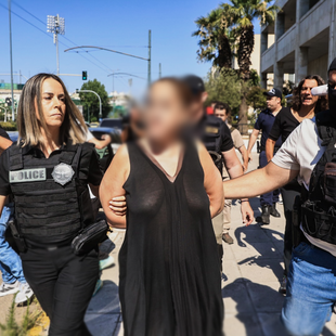 Δολοφονία στην Αγία Παρασκευή: «Η 43χρονη έστελνε στον δράστη από το κινητό του παιδιού»