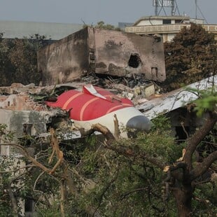 Air India: «Όταν κοιμάται βλέπει ότι βρίσκεται στο αεροπλάνο, θυμάται να πεθαίνουν» λέει συγγενής του μοναδικού επιζώντα