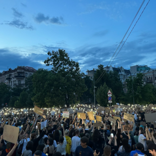 Ουκρανία: Μεγάλη διαμαρτυρία κατά του Ζελένσκι, η πρώτη μετά τη ρωσική εισβολή - «Ο πατέρας μου δεν πέθανε γι’ αυτό»