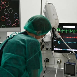 Ρόδος: 19χρονη τουρίστρια νοσηλεύεται στη ΜΕΘ με βακτηριακή μηνιγγίτιδα