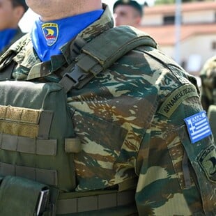 Ένοπλες Δυνάμεις: Θητεία μόνο στον Στρατό Ξηράς, αύξηση μισθού των στρατευμένων από €8 ευρώ σε €50- €100