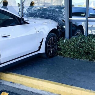 Πάτρα: IX έπεσε σε τζαμαρία σούπερ μάρκετ στο Ρίο