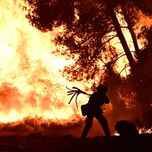 Φωτιά: Τα ενεργά μέτωπα - Ποιες περιοχές διατρέχουν «ακραίο κίνδυνο» αύριο, σύμφωνα με την Πυροσβεστική