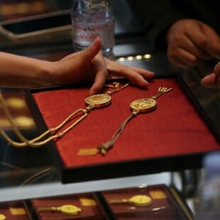 Ποιος Cartier και ποιος Louis Vuitton: Οι Κινέζοι αντικαθιστούν παγκόσμιους κολοσσού με τοπικά brand