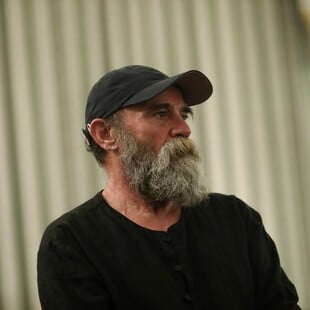 «Άλλος άνθρωπος»: Στο εδώλιο ο Κωνσταντίνος Πολυχρονόπουλος για ξέπλυμα – Μαζί του συγγενικά του πρόσωπα