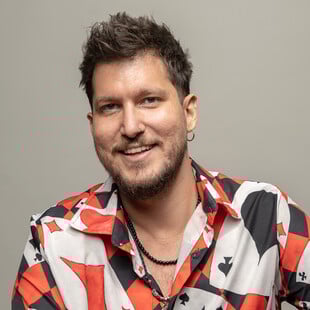 «Μου έλεγαν “ωραία φωνή, αλλά δεν το έχεις καθόλου, ρε φίλε”»