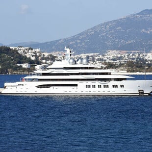 ΗΠΑ: Στο «σφυρί» πολυτελής θαλαμηγός 325 εκατ. δολαρίων που συνδέεται με Ρώσο ολιγάρχη
