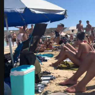 Το αδιαχώρητο στα Κουφονήσια: Βίντεο από τις κατάμεστες παραλίες