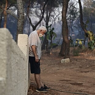 Σε ύφεση η φωτιά στην Ανατολική Αττική: Μεγάλη καταστροφή και καμένα σπίτια