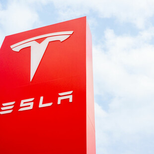 Η Tesla του Έλον Μασκ γίνεται πάροχος ηλεκτρικής ενέργειας στη Βρετανία 
