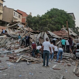 Σεισμός 6,1 Ρίχτερ στην Τουρκία: Πάνω από 230 μετασεισμοί, δύο αγνοούμενοι και εικόνες καταστροφής