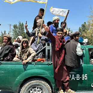 Καμπούλ: Οι Ταλιμπάν θα σκορπίσουν λουλούδια από ελικόπτερα για τα 4 χρόνια από την επάνοδό τους στην εξουσία