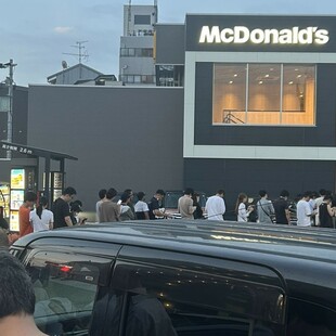 Τα McDonald's μοίραζαν κάρτες Pokemon με Happy Meals κι αυτό οδήγησε σε τεράστιο food waste