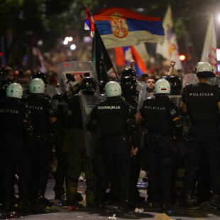 Σερβία: Επεισόδια στο Νόβι Σαντ - «Τελειώσατε», φώναζαν διαδηλωτές κατά του Βούτσιτς