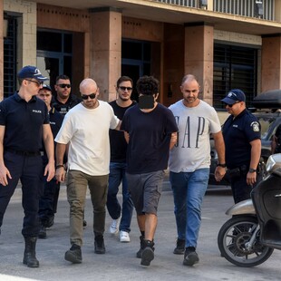 Πάτρα: Ήταν εκεί και έσβηνε τη φωτιά ως εθελοντής, υποστηρίζουν οι δικηγόροι του 25χρονου 