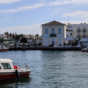 Σπέτσες: Με κάταγμα στη γνάθο και πρόβλημα ακοής ο 18χρονος μετά τον ξυλοδαρμό του