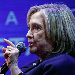 Χίλαρι Κλίντον: «Έπρεπε να σκεφτείτε να παντρευτείτε» - Η προειδοποίηση για το μέλλον των γάμων ομόφυλων ζευγαριών