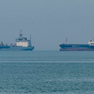 Πώς δίκτυα offshore μετέφεραν πετρέλαιο από Ιράν, Ρωσία και Βενεζουέλα στην Κίνα