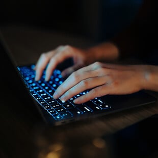 Σάλος στην Ιταλία: Ομάδα στο Facebook με 32.000 μέλη αντάλλασσε κρυφά προσωπικές φωτογραφίες γυναικών