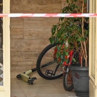 Γυναικοκτονία στον Βόλο: «Αυτό της άξιζε» - Η στιγμή που συλλαμβάνουν τον 40χρονο