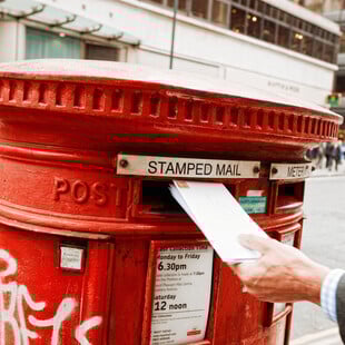 Τα ευρωπαϊκά ταχυδρομεία «παγώνουν» τις αποστολές δεμάτων προς τις ΗΠΑ λόγω δασμών Τραμπ