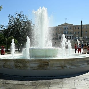 Επαναλειτουργεί το σιντριβάνι στην πλατεία Συντάγματος